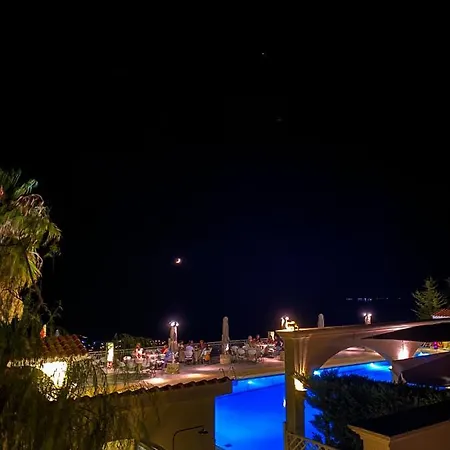 Mouikis Sun Village Aparthotel 4*