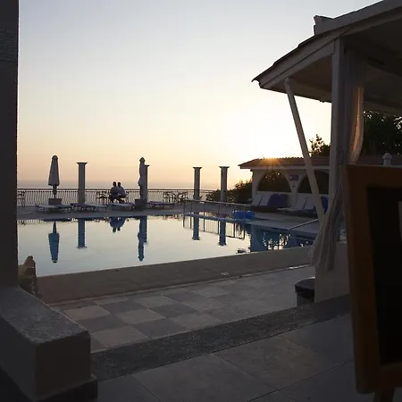 מלון דירות Mouikis Sun Village