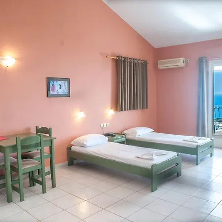 Mouikis Sun Village מלון דירות 3*