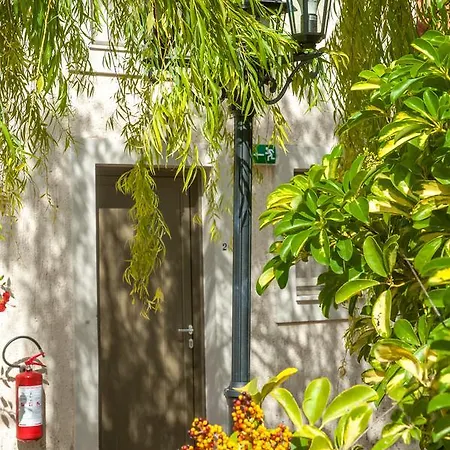 מלון דירות Mouikis Sun Village