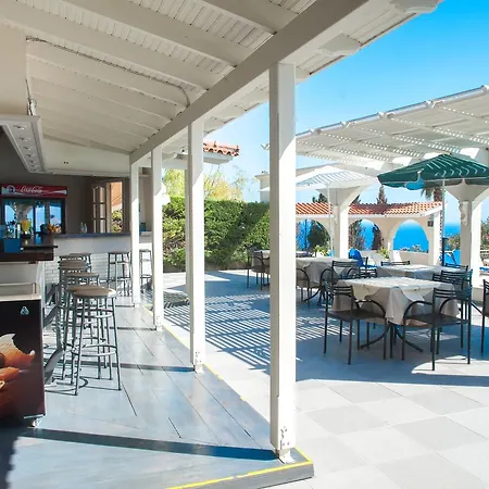 מלון דירות Mouikis Sun Village 3*