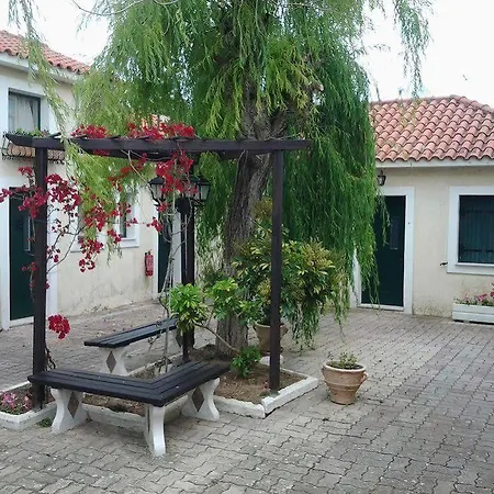 Mouikis Sun Village アパートホテル Lakíthra