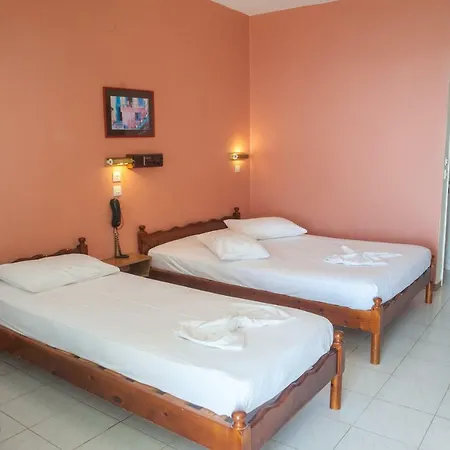 מלון דירות Mouikis Sun Village 3*