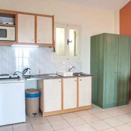 מלון דירות Mouikis Sun Village 3*