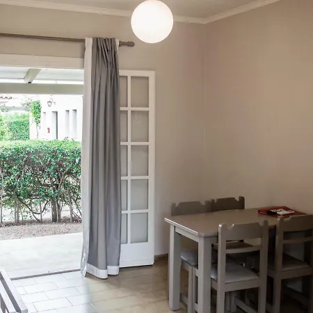 Mouikis Sun Village מלון דירות