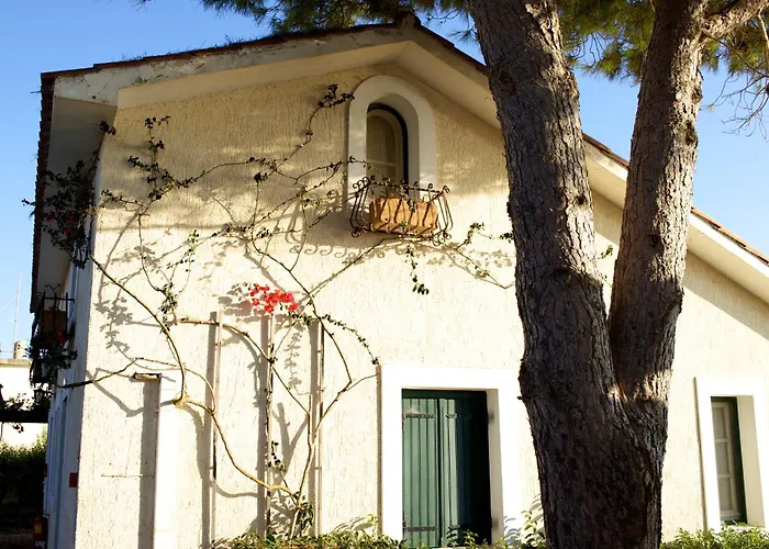 아파트호텔 Mouikis Sun Village