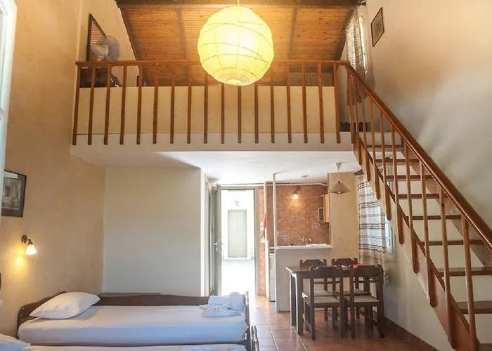 莫克斯阳光村公寓式酒店 4* Lakíthra