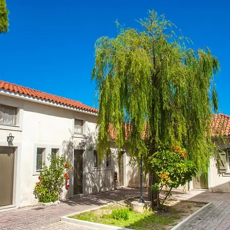 Mouikis Sun Village Aparthotel