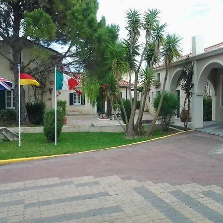 莫克斯阳光村公寓式酒店