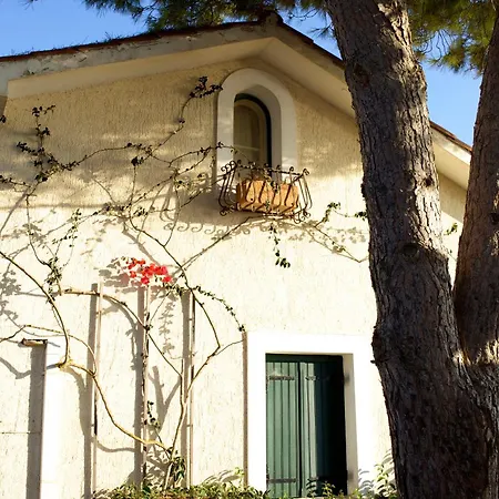 Aparthotel Mouikis Sun Village